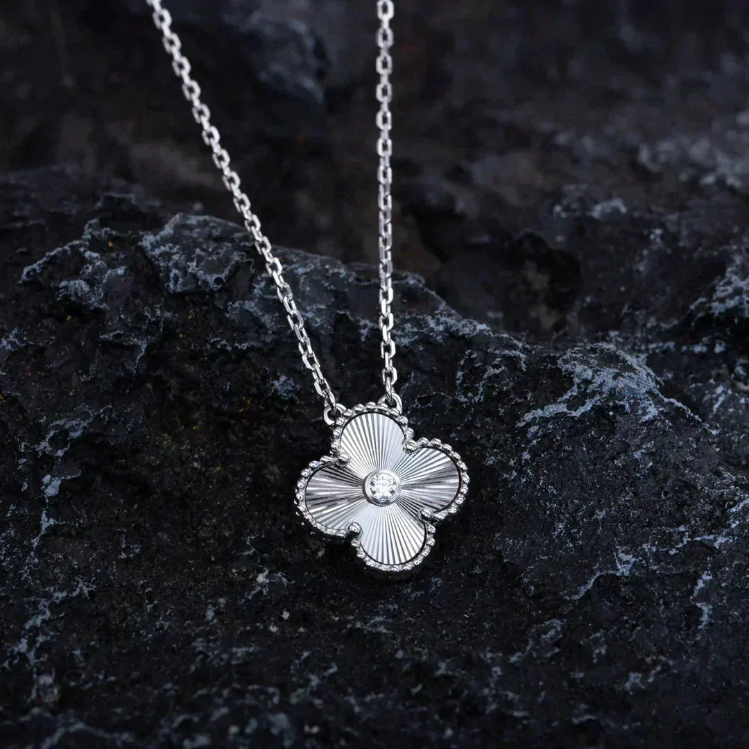 [BLUE TEARS]CLOVER  15MM DIAMOND LASER NECKLACE SILVER