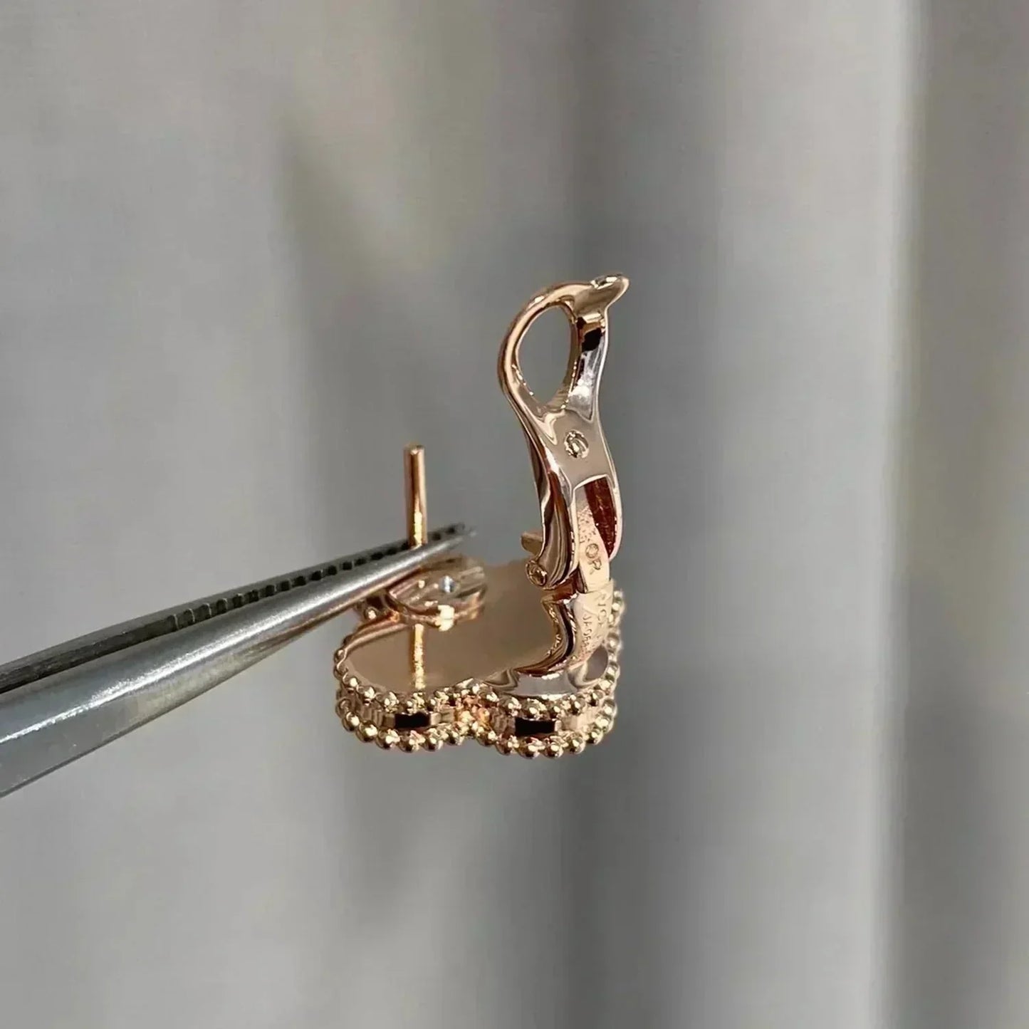 [BLUE TEARS]CLOVER MEDIUM 1 MOTIFS  PINK MOP DIAMOND EARRINGS