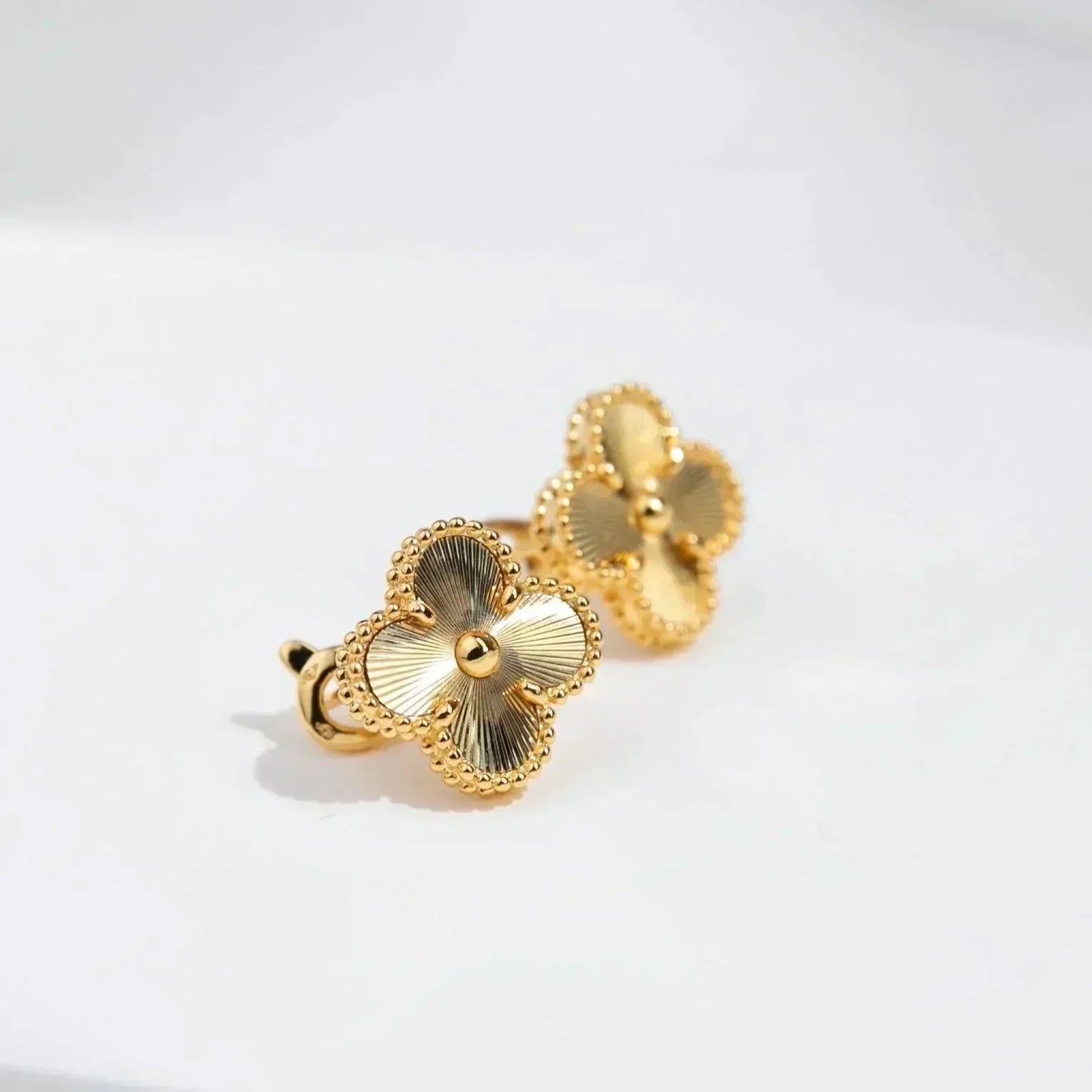 [BLUE TEARS]CLOVER MEDIUM 1 MOTIFS LASER EARRINGS