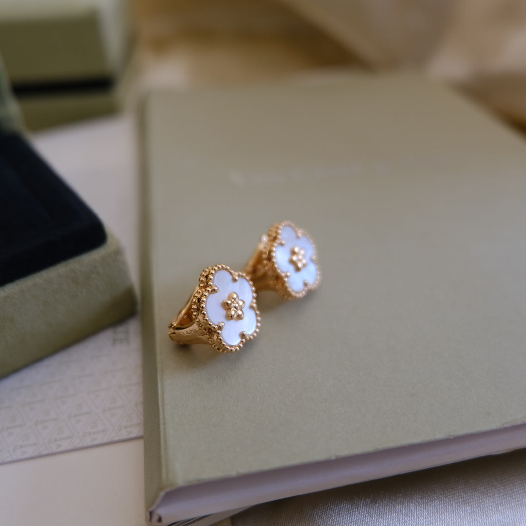 [BLUE TEARS]LUCKY PINK GOLD WHITE MOP EARRINGS