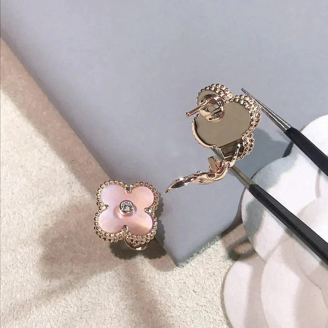 [BLUE TEARS]CLOVER MEDIUM 1 MOTIFS  PINK MOP DIAMOND EARRINGS