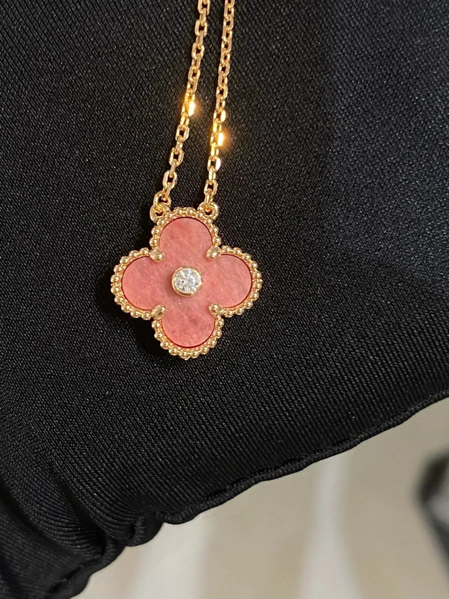 [BLUE TEARS]CLOVER 15MM DIAMOND RHODONITE NECKLACE