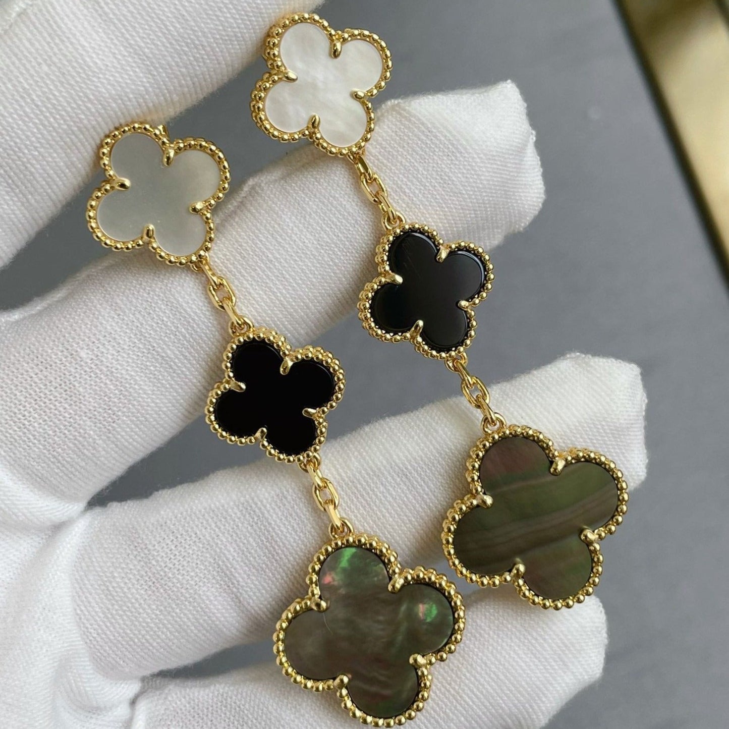 [BLUE TEARS]CLOVER 3 MOTIF MOP ONYX DARK MOP PINK GOLD EARRINGS