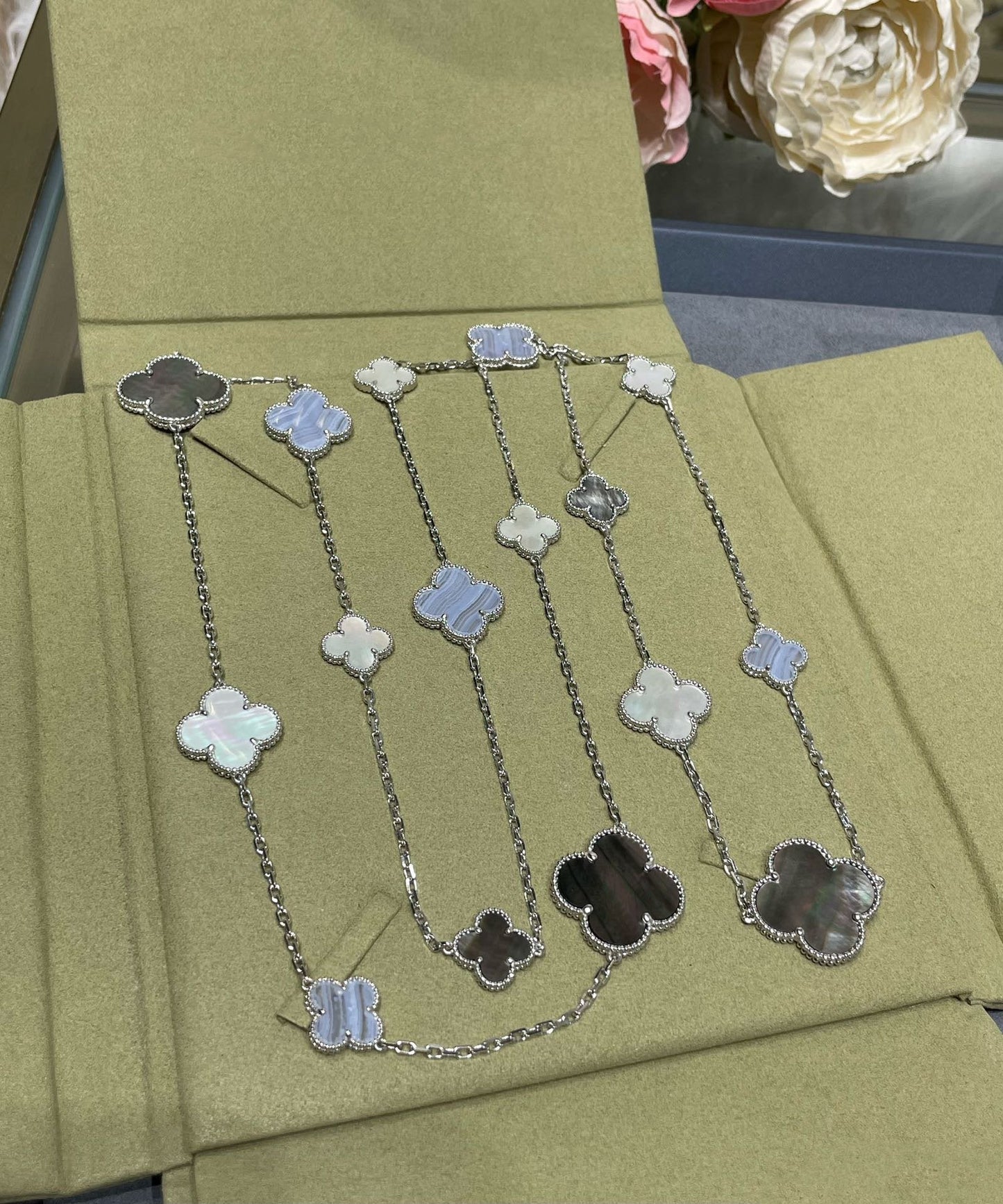 [BLUE TEARS]CLOVER 16 MOTIF CHALCEDONY MOP SILVER NECKLACE