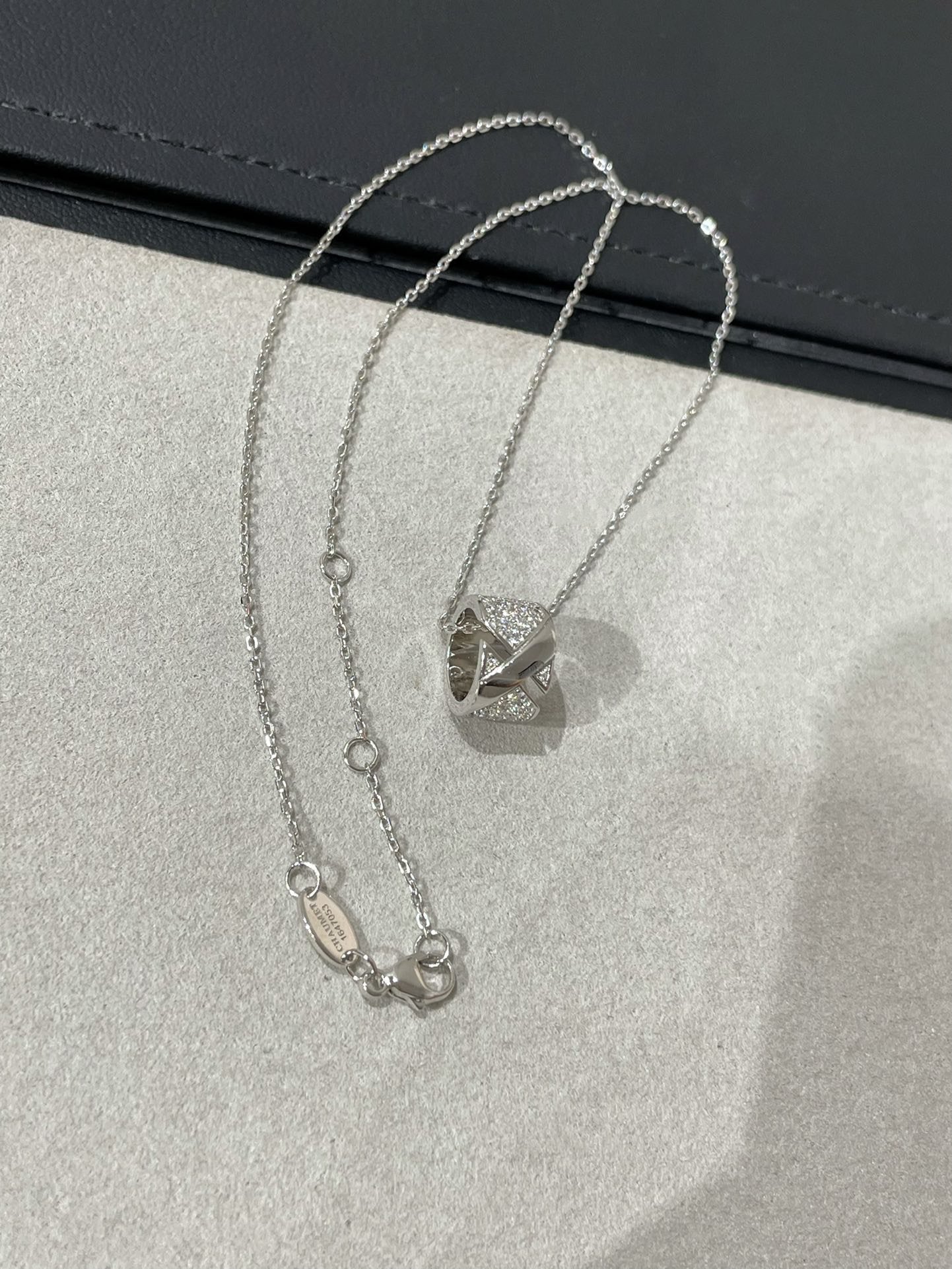 [BLAUE TRÄNEN] LIENS EVIDENCE HALSKETTE MIT DIAMANTEN