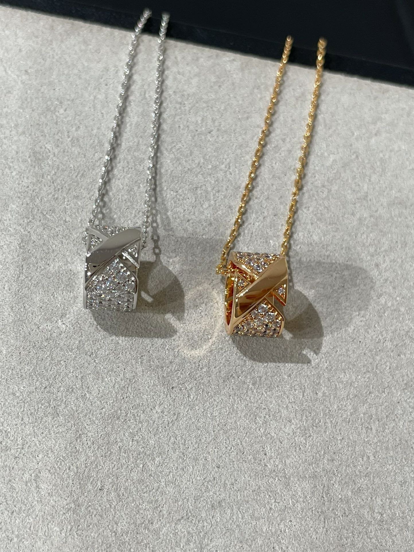 [BLAUE TRÄNEN] LIENS EVIDENCE HALSKETTE MIT DIAMANTEN