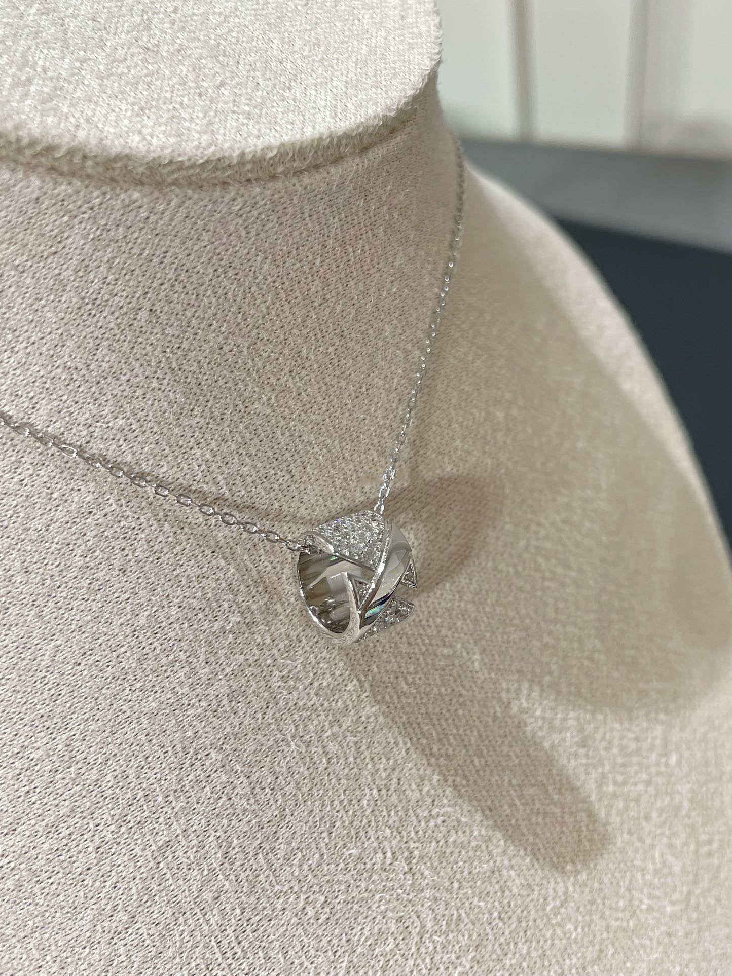 [BLAUE TRÄNEN] LIENS EVIDENCE HALSKETTE MIT DIAMANTEN