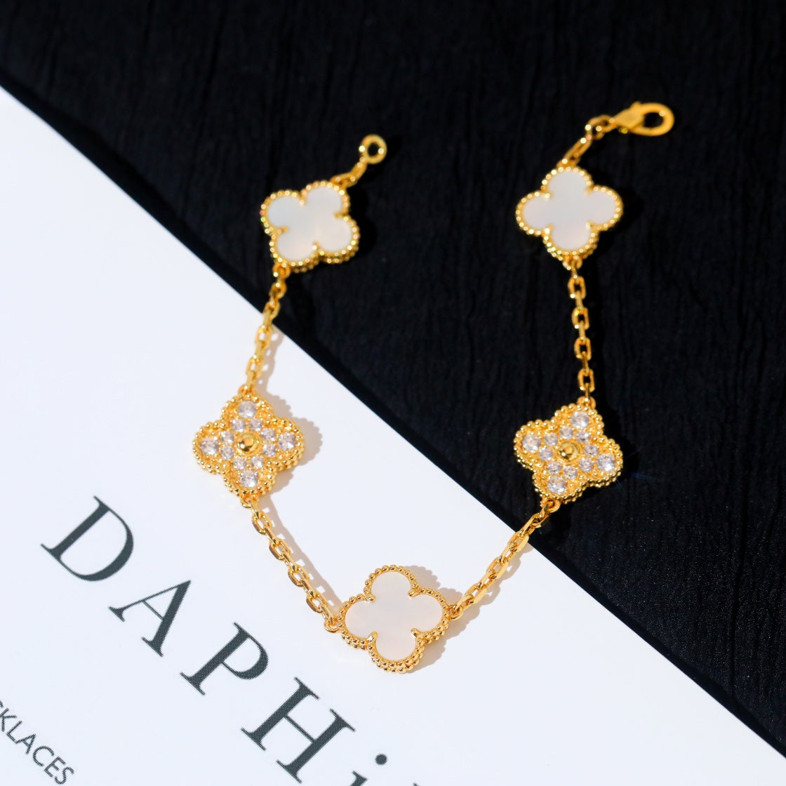 [BLUE TEARS]CLOVER BRACELET 5 MOTIF WHITE MOP DIAMOND