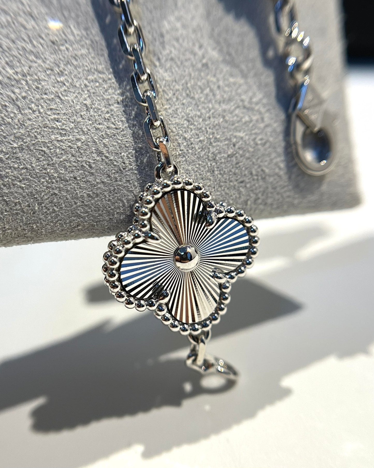 [BLUE TEARS] CLOVER 5 MOTIF LASER BRACELET COLLECTION