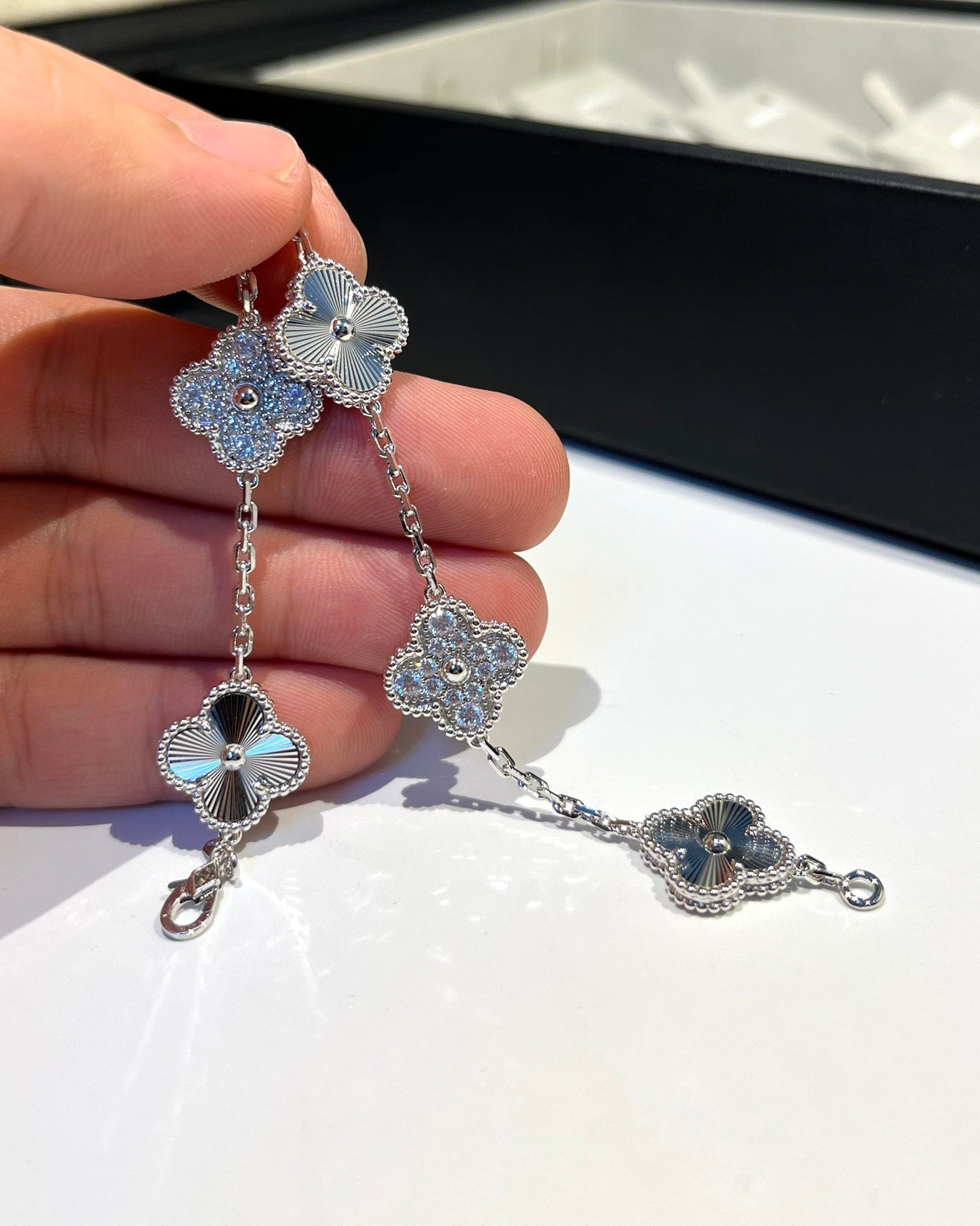 [BLUE TEARS] CLOVER 5 MOTIF LASER BRACELET COLLECTION