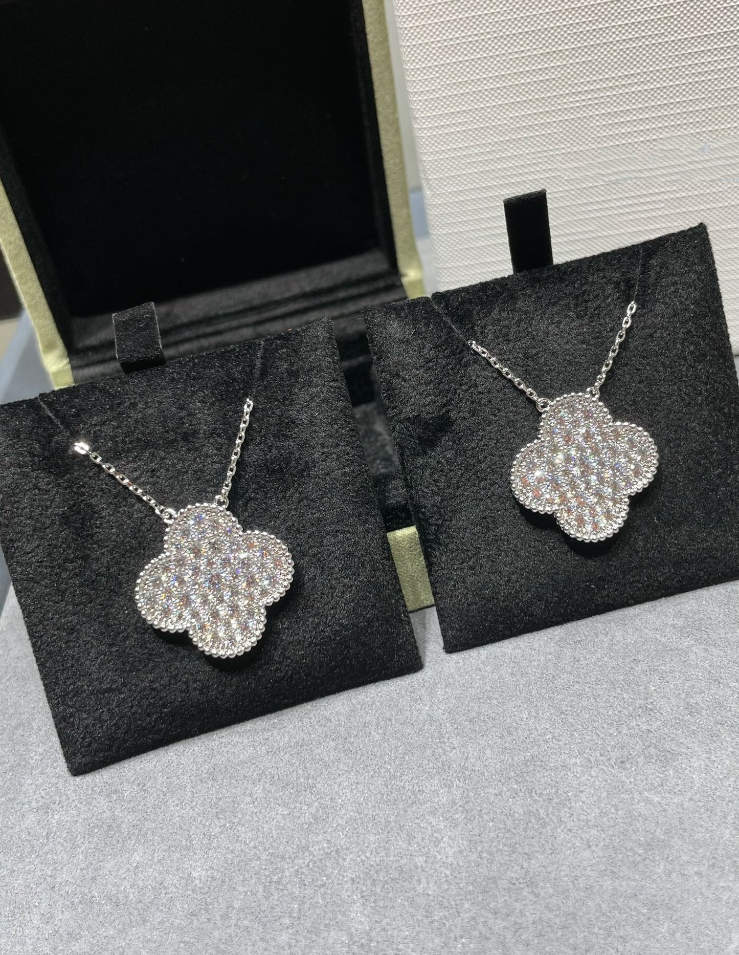 [BLUE TEARS]CLOVER 25MM LARGE PENDANT DIAMOND PAVED SILVER NECKLACE