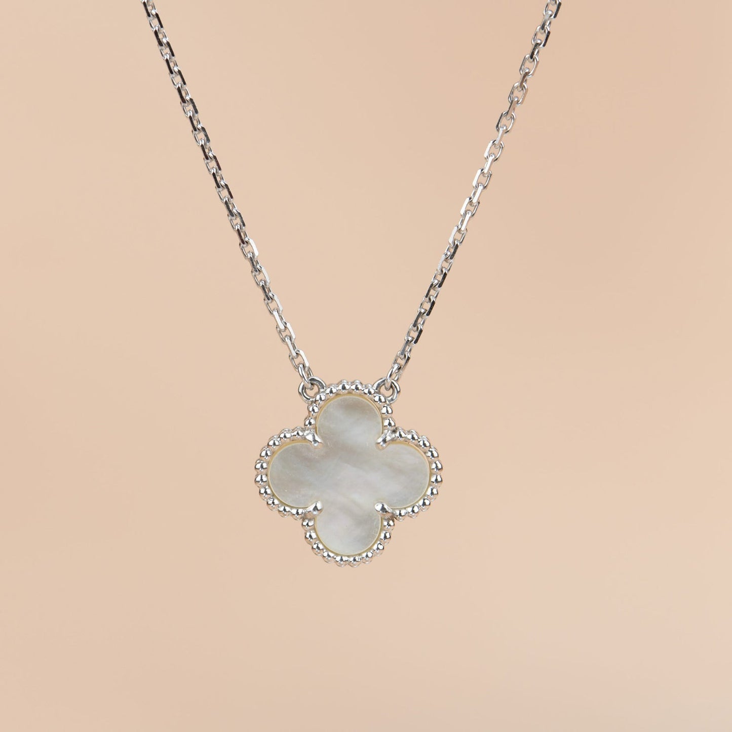 [BLUE TEARS]CLOVER  15MM WHITE MOTHER-OF-PEARL SILVER