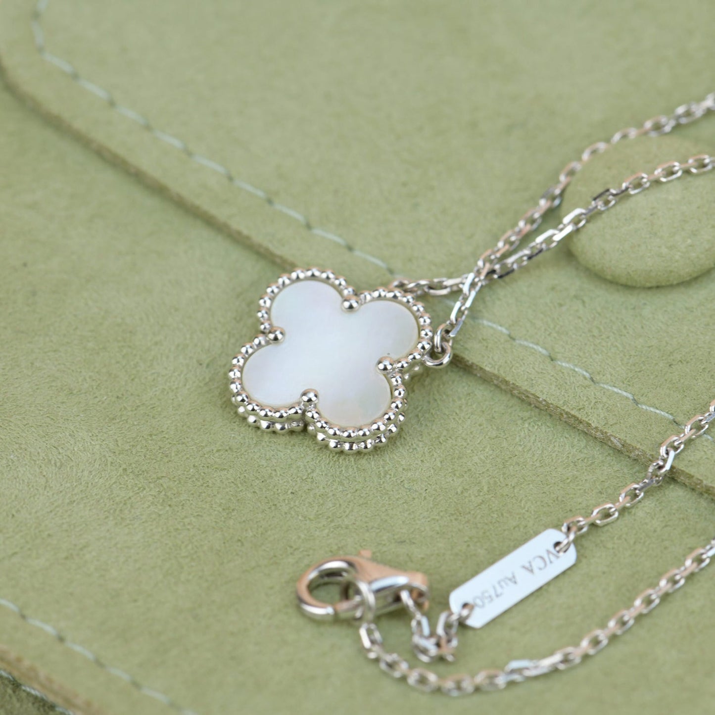 [BLUE TEARS]CLOVER  15MM WHITE MOTHER-OF-PEARL SILVER