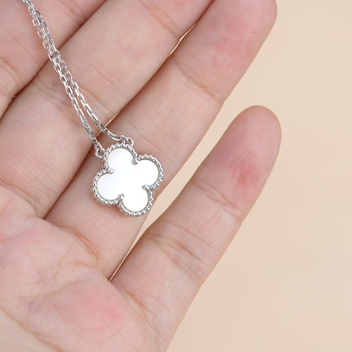 [BLUE TEARS]CLOVER  15MM WHITE MOTHER-OF-PEARL SILVER