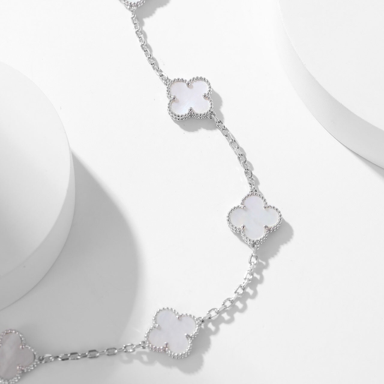 [BLUE TEARS]CLOVER 10 MOTIFS WHITE MOTHER OF PEARL NECKLACE