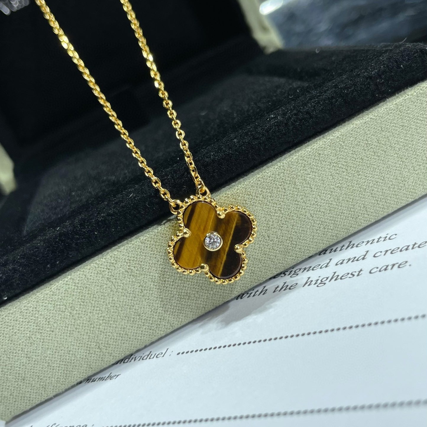 [BLUE TEARS]CLOVER 15MM DIAMOND AND YELLOW TIGER'S EYE AGATE necklace
