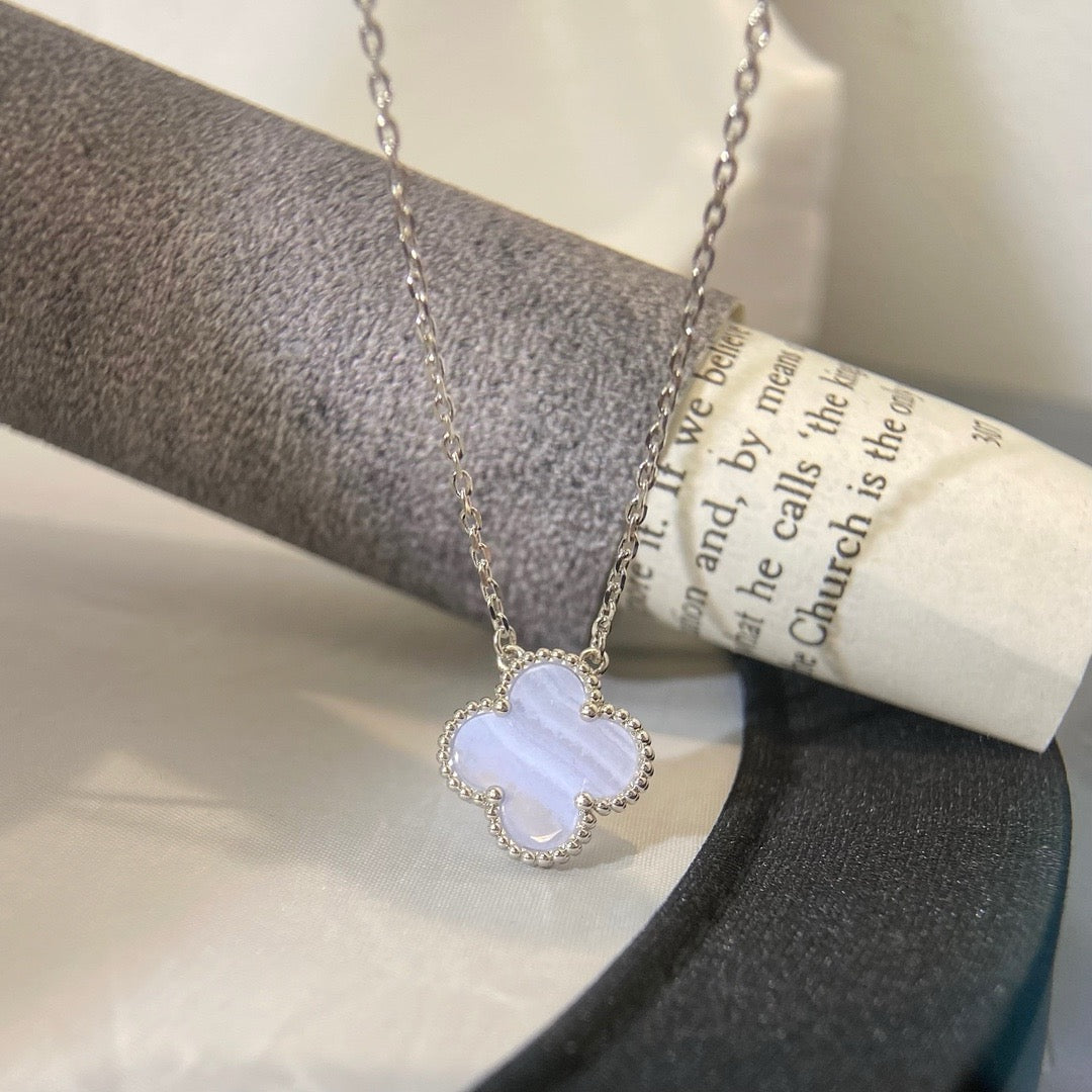 [BLUE TEARS]CLOVER 15MM BLUE CHALCEDONY NECKLACE SILVER