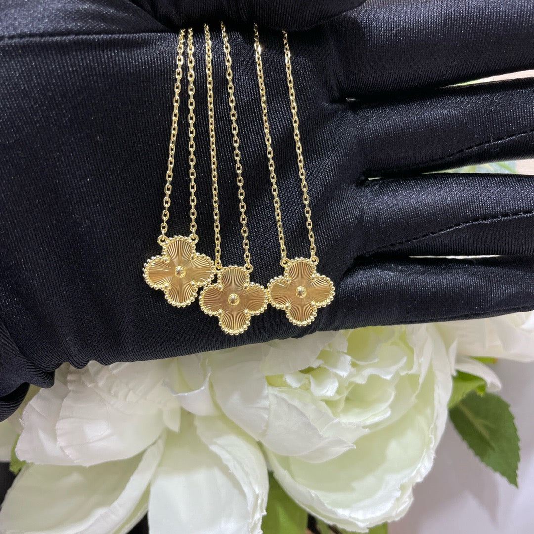 [BLUE TEARS]CLOVER 15MM LASER NECKLACE