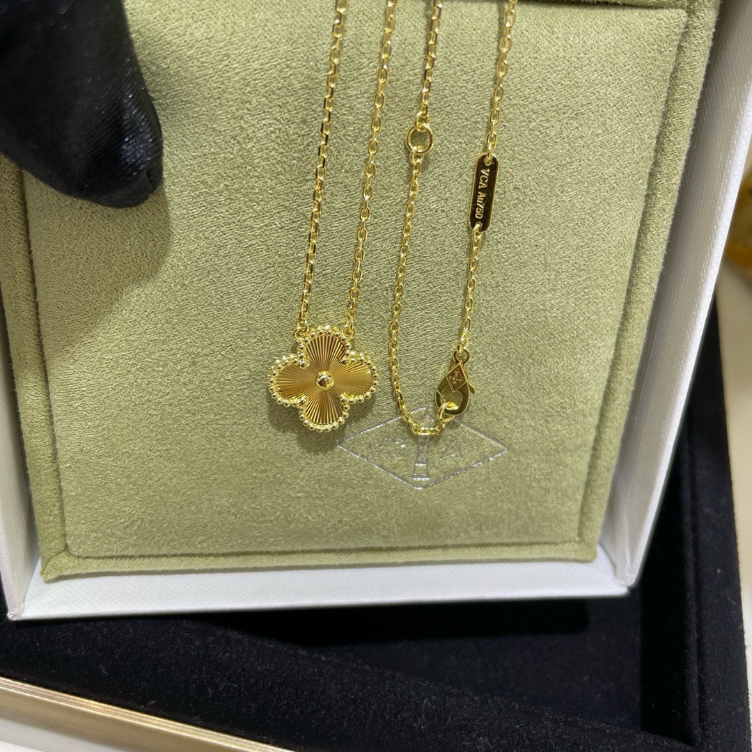 [BLUE TEARS]CLOVER 15MM LASER NECKLACE