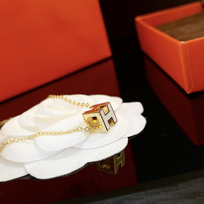 [BLUE TEARS]H WHITE SQUARE GOLD NECKLACE