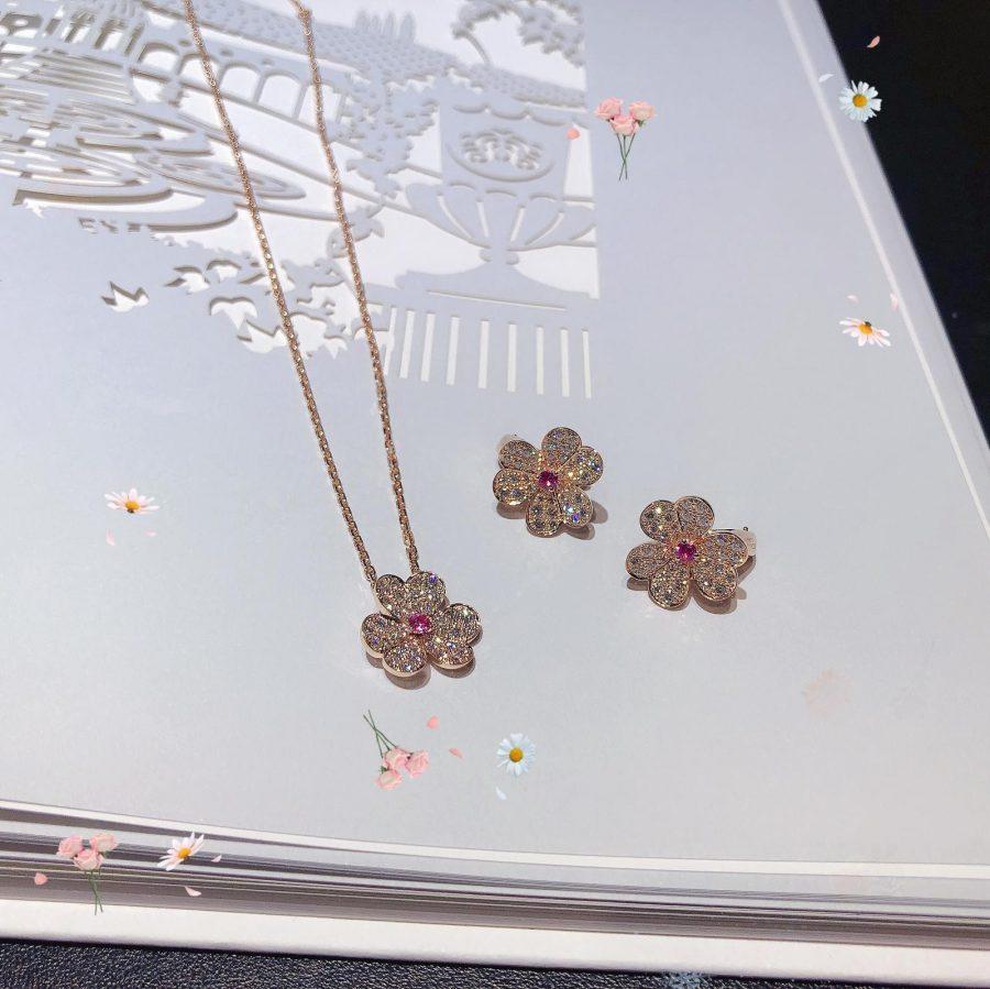 [BLAUE TRÄNEN]FRIVOLE ROTGOLD-OHRRINGE MIT BLUMENDIAMANTEN