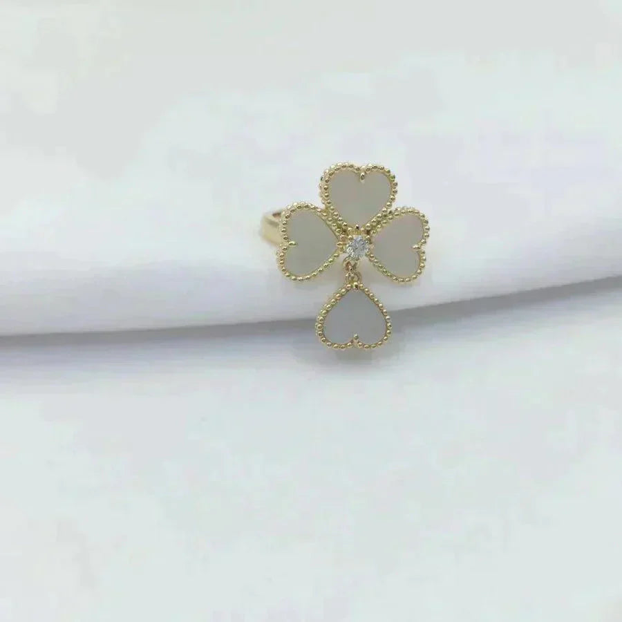 [BLUE TEARS]SWEET CLOVER WHITE MOP RING